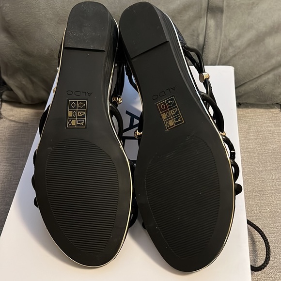 Beautiful black sandals with gold detail. Brand new. Never worn. - Picture 4 of 5